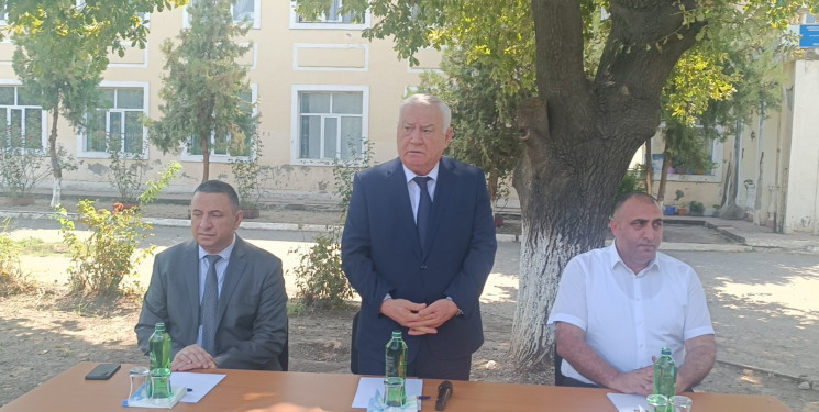 Füzuli Rayon İcra Hakimiyyətinin başçısı Alı Alıyev Kərimbəyli kəndində səyyar qəbul keçirdi.